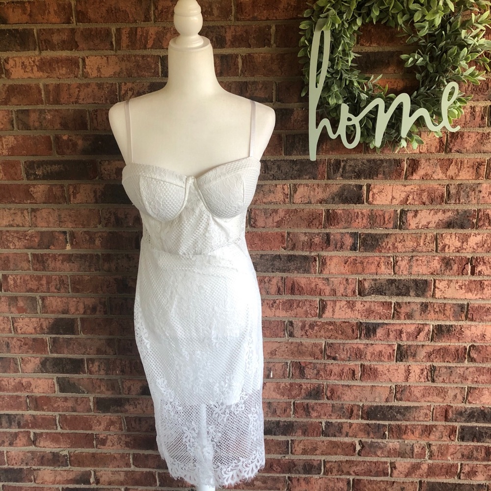 { CHARLOTTE RUSSE } White Lace Bodycon Dress